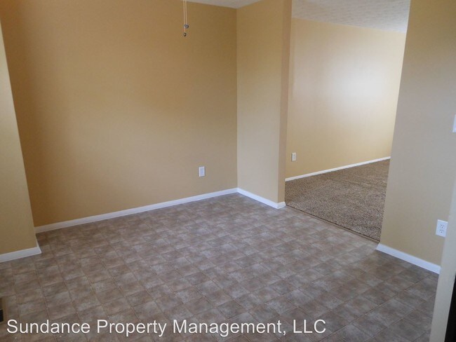 Building Photo - 3 br, 1.5 bath House - 800 Debra Lane