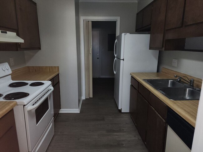 Building Photo - 2924 Henry St