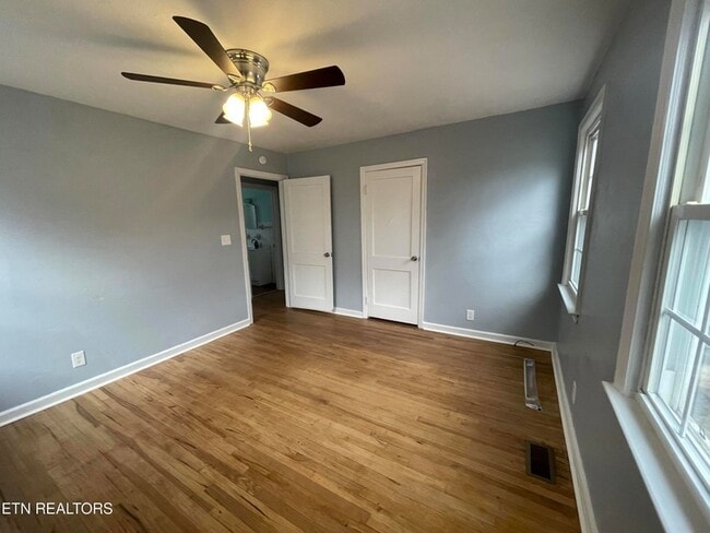 Building Photo - 937 Shamrock Ave