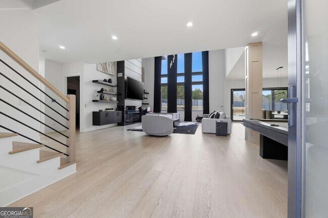 Foto del edificio - 556 Versailles Dr