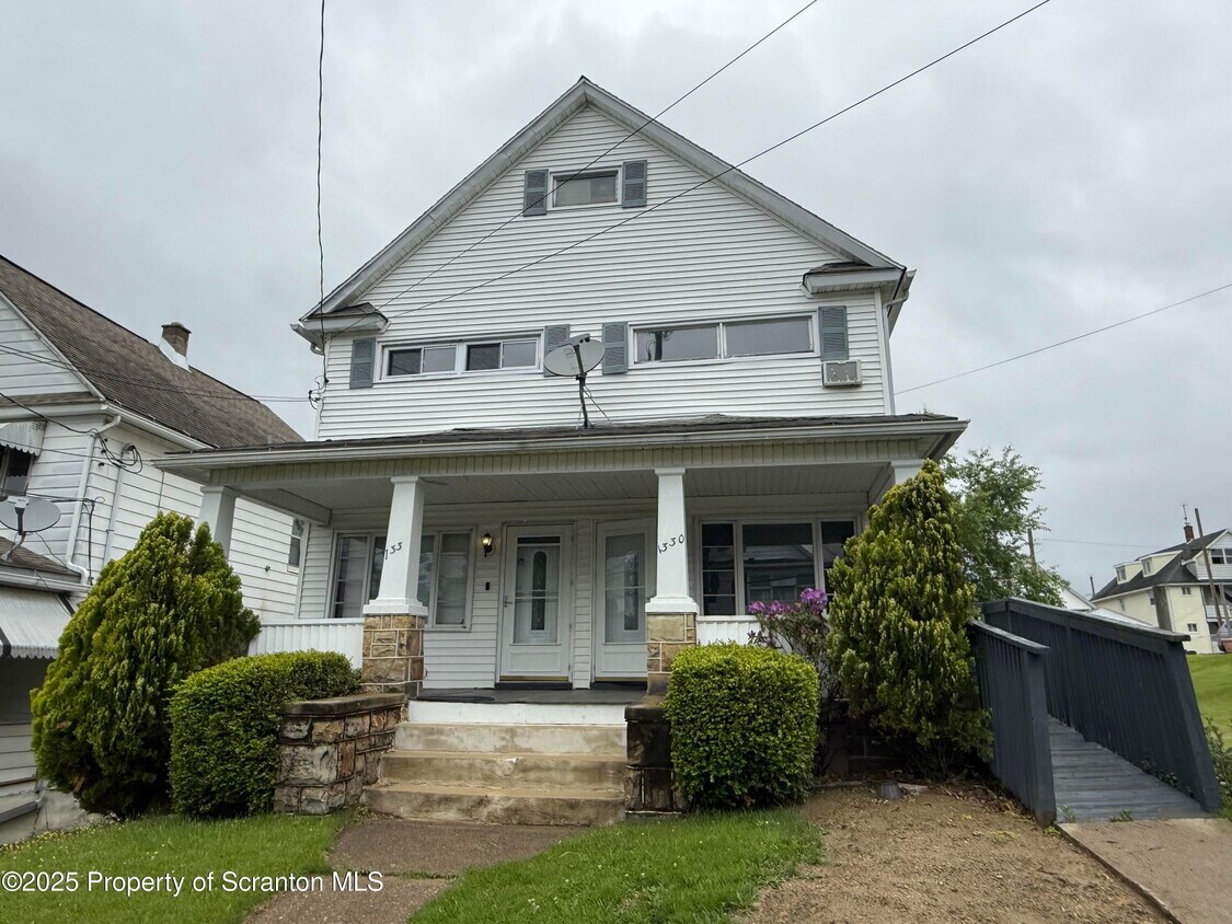 Primary Photo - 1332-1332 Bryn Mawr St