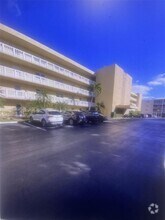 Building Photo - 415 SE 11th Terrace