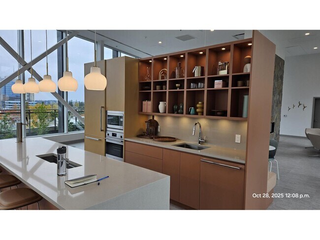 Photo du bâtiment - 13675-1107A 107A Ave