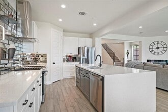 Building Photo - 11303 Twain Dr