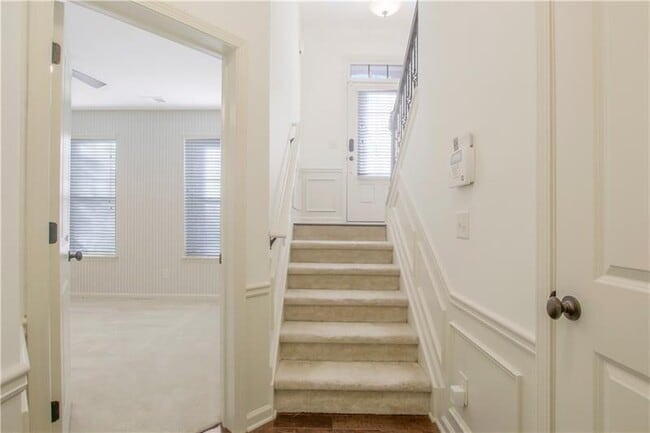 Building Photo - 3382 Vintage Cir SE