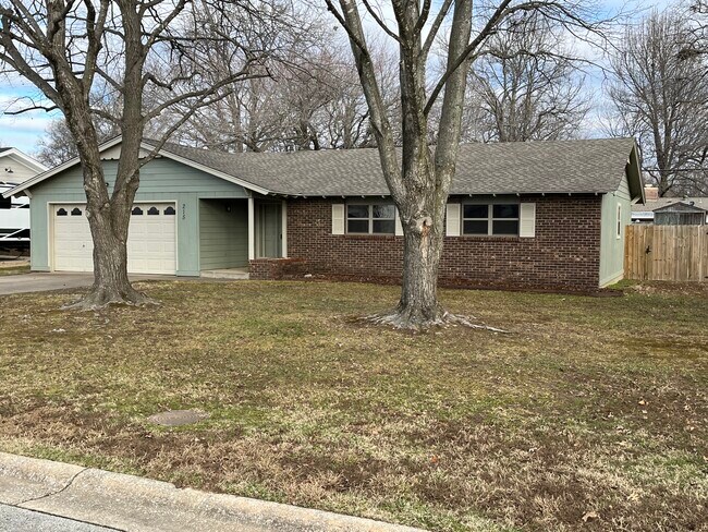 Front Yard - 215 Magnolia Rd