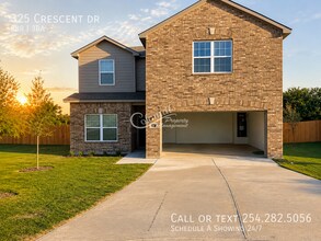 Building Photo - 325 Crescent Dr