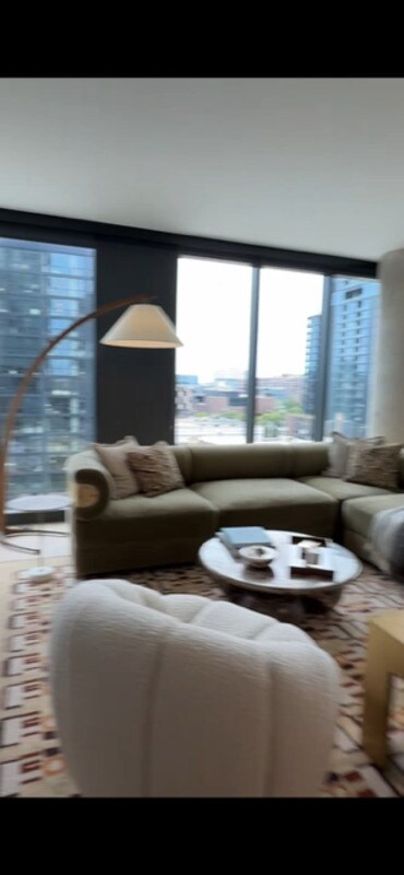 Foto del edificio - 214 N Racine Ave