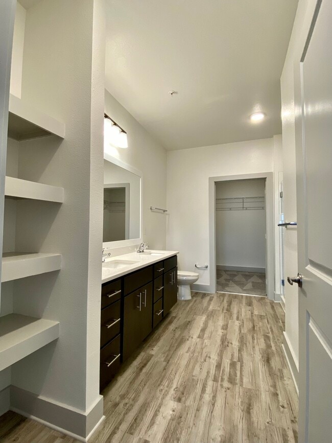 B1 Primary Bath - Azalea Bay Apartments