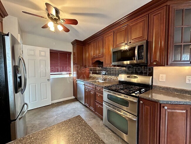 Foto del edificio - 9215 Meadowbrook Ln