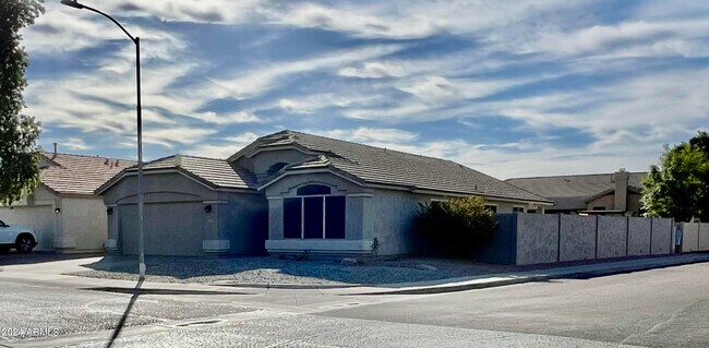Foto del edificio - 6471 W Adobe Dr