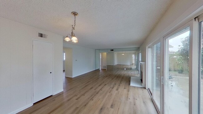 Building Photo - Newly Renovated 3 Bedroom, 2 Bathroom Hous...