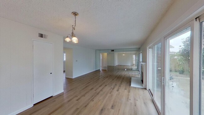 Foto del edificio - Newly Renovated 3 Bedroom, 2 Bathroom Hous...