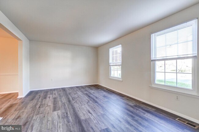 Building Photo - 15805 Anamosa Dr