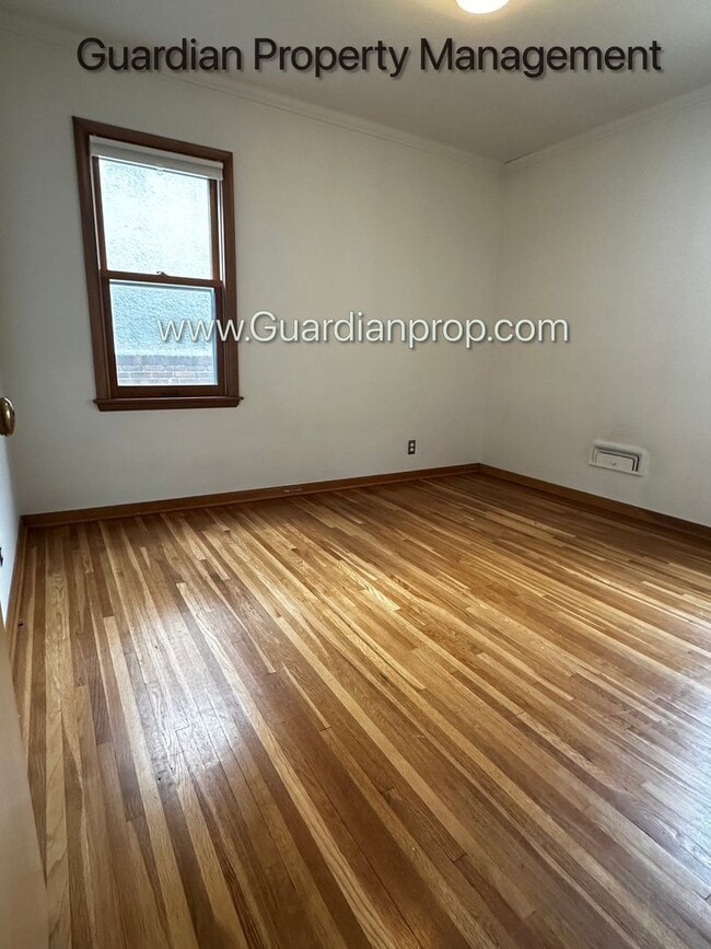 Building Photo - 1309 28th Ave NE