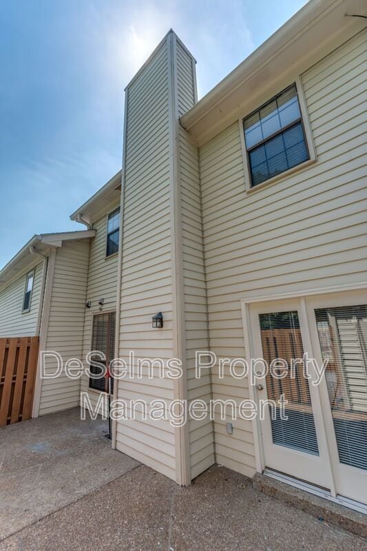 Photo - 1122 Brentwood Pointe House