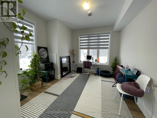 Photo du bâtiment - 670 Park Rd