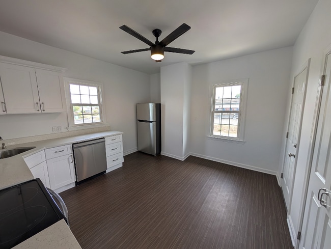 Building Photo - 27 Darina Pl
