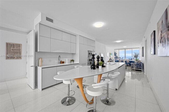 Foto del edificio - 16901 Collins Ave