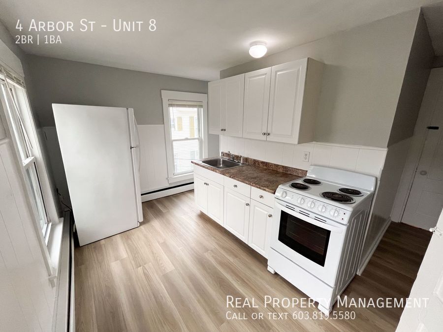 Primary Photo - Downtown Exeter 2-Bedroom with Heat, Hot W...