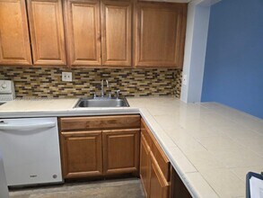 Building Photo - 8060 N Colony Cir