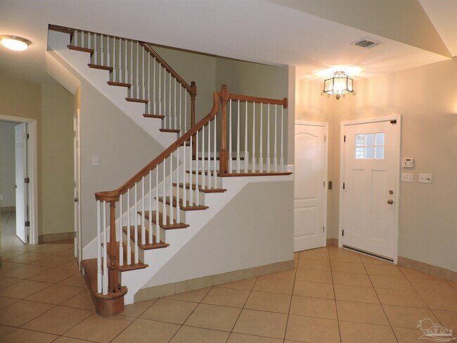 Foto del edificio - 6423 Lake Charlene Ln