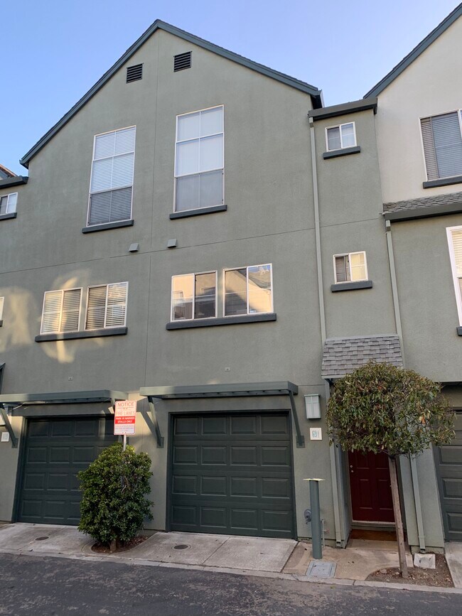 Building Photo - 691 Atherton Pl
