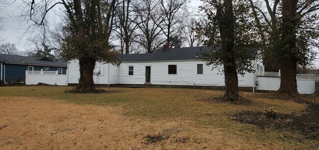 Foto del edificio - 545 Ford Dr