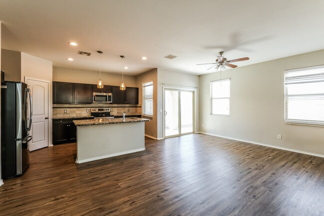 Foto del edificio - 2444 W Tamarisk Ave