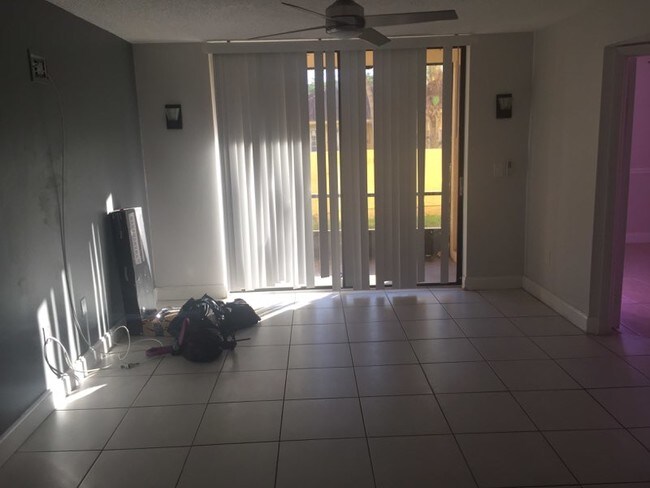 Foto del edificio - 8205 SW 152nd Ave