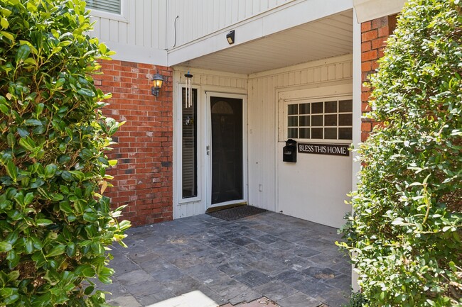Building Photo - 2956 Woodcroft Cir