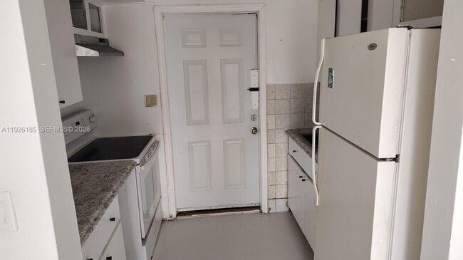 Building Photo - 1940 NE 2nd Terrace