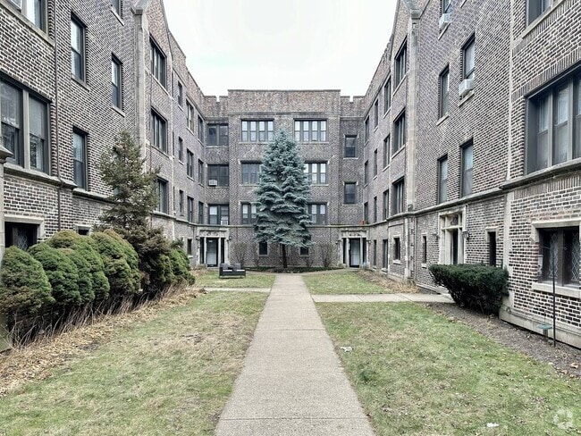 Building Photo - 1319 W Estes Ave