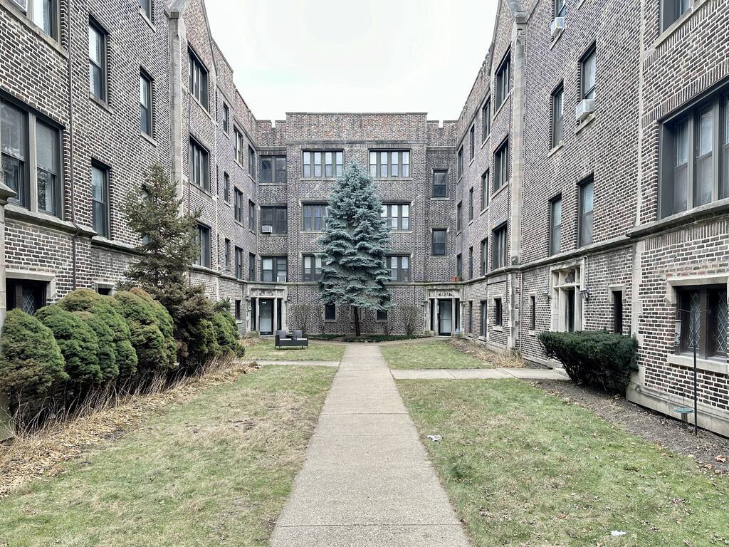 Primary Photo - 1319 W Estes Ave