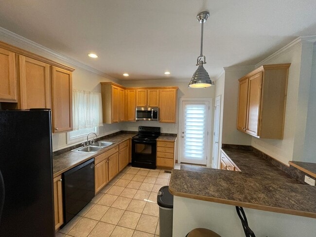 Building Photo - Bright and Welcoming 2-Story Retreat, Steps From the Ocean!