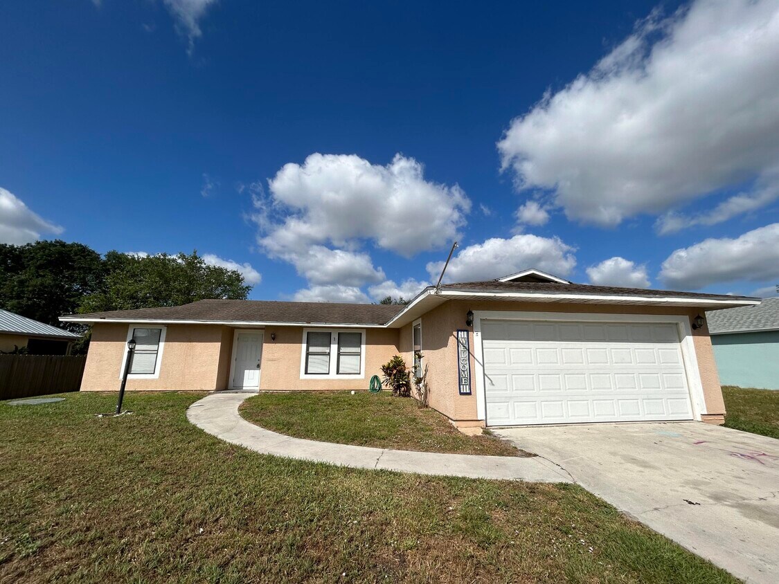418 SW Friar St, Port Saint Lucie, FL 34983 House Rental in Port