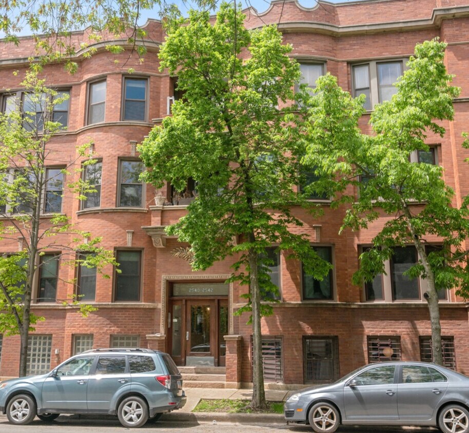 Primary Photo - 2542 N Sacramento Ave