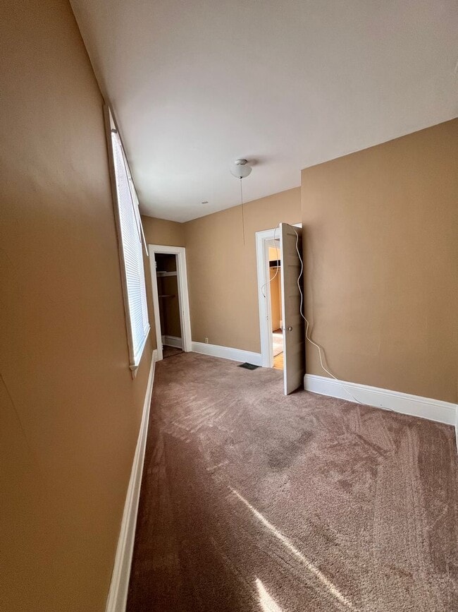 Building Photo - 2407-2409 N. Farwell Ave.