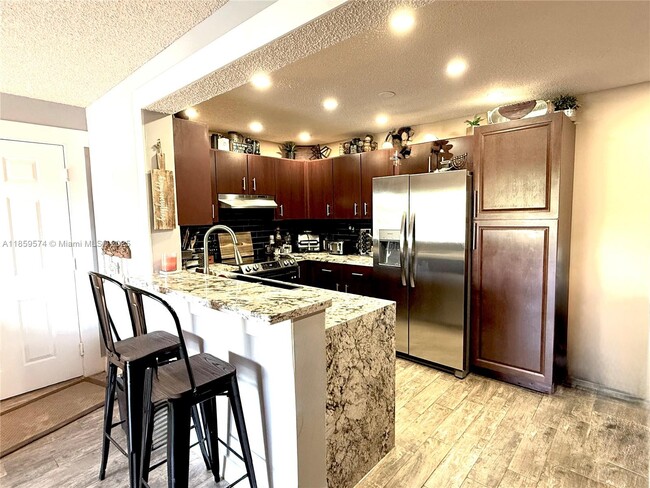 Building Photo - 301 Palm Way