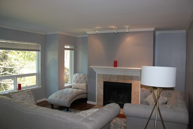 Foto del edificio - Gated Condo 2 bedroom 2 bath with no stairs!