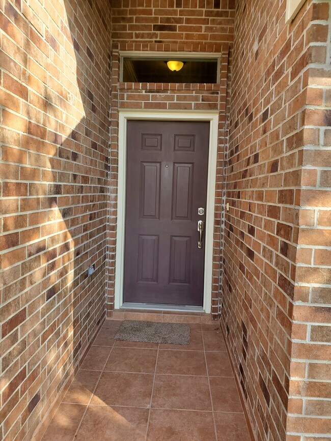 Building Photo - 1813 Treasure Oaks Dr