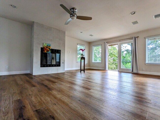 Foto del edificio - 6815 Bayridge Ter