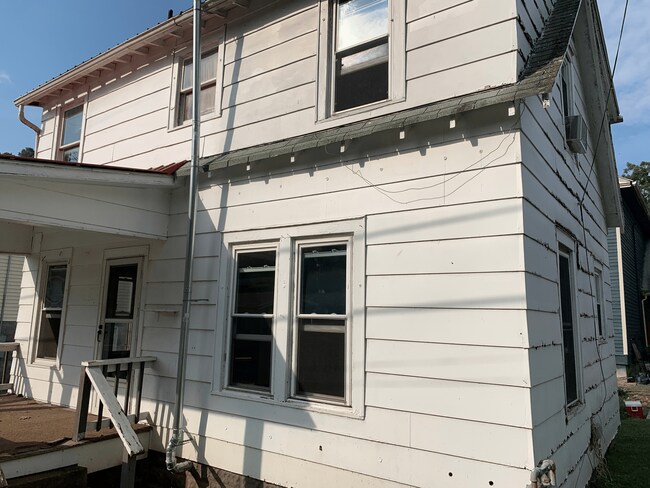 Building Photo - 211 Howard St, Glenville, WV 26351