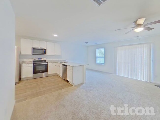 Foto del edificio - 1073 Crescent Moon Lp