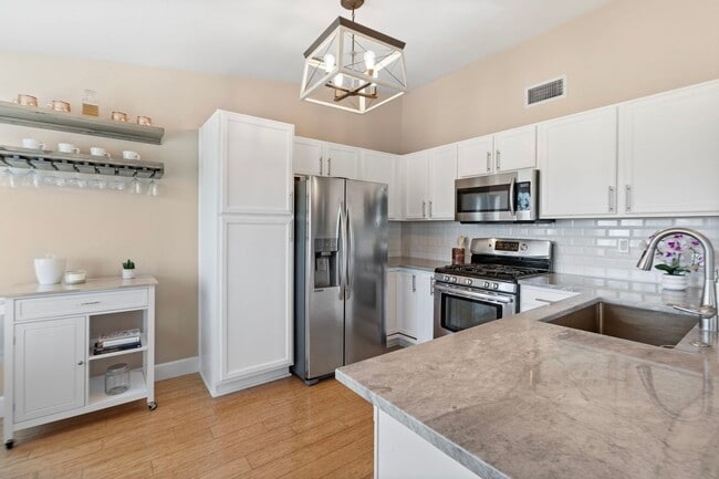 Best 2 Bed, 2 Bath Condo in Willow Ranch. - Best 2 Bed, 2 Bath Condo in Willow Ranch.