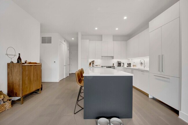 Building Photo - 1701 W Webster Ave