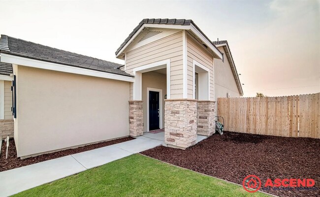 Foto del edificio - Modern 3 Bed / 2 Bath Home in Bakersfield – Garage + Full Appliance Package