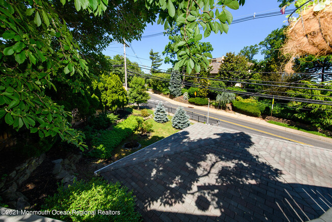 Building Photo - 116 S Linden Ave