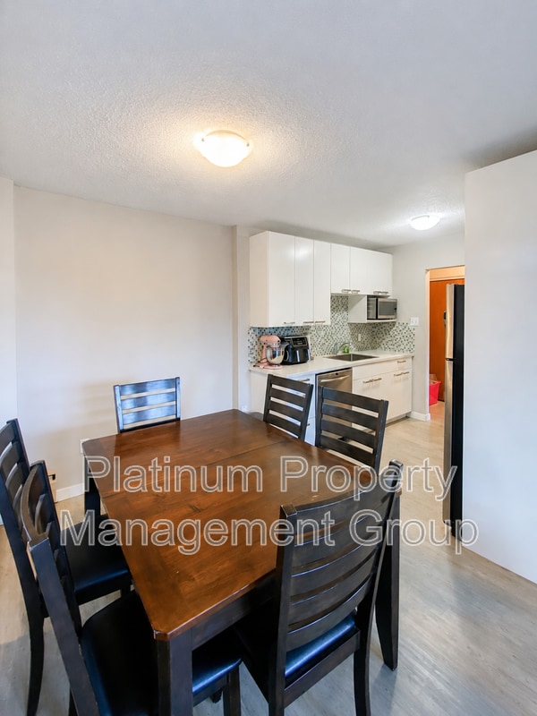 Building Photo - 2024-2035 35 Ave SW