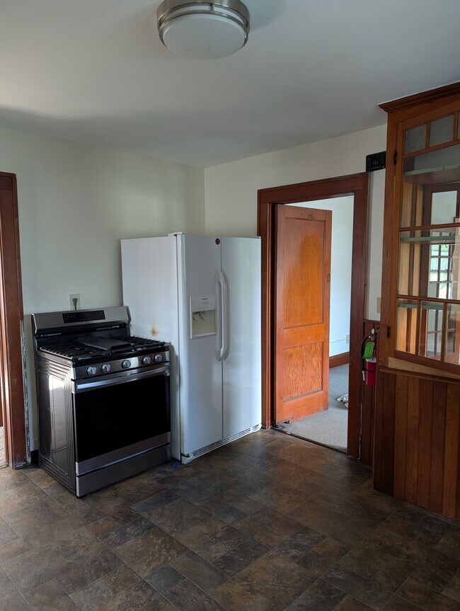 Foto del edificio - 121 Mansfield Ave